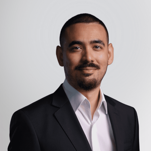 Luis Galvez - Headshot